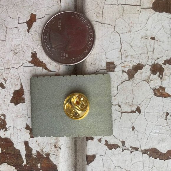 Brand new Dr. Who Tardis starry night enamel pin - Picture 3 of 3